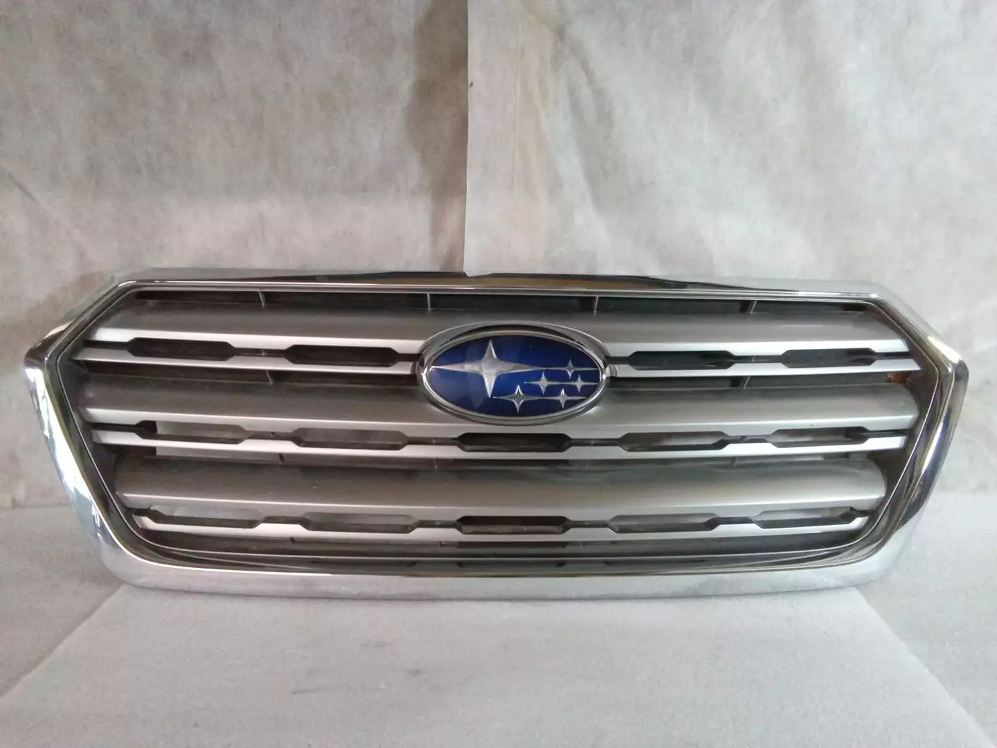 Pre-Owned 2017 Subaru Legacy Outback Wagon Light Gray Grill OEM LKQ (Good)